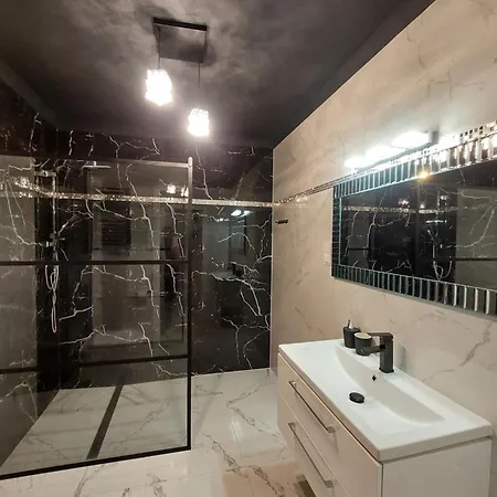 Lux Ii Apartment